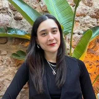 Psk. Sude Bağcı — Psikoloji. Portre fotoğrafı.