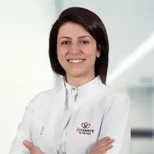 Op. Dr. Melike Yazoğlu Yanık — Plastik Rekonstrüktif Ve Estetik Cerrahi, Pendik, İstanbul. Portre fotoğrafı.