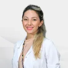 Op. Dr. Pınar Tuğçe Özer — Kadın Hastalıkları Ve Doğum, Karşıyaka, İzmir. Portre fotoğrafı.