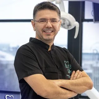 Dr. Dt. Mehmet Ali Karabel — Bayrampaşa, İstanbul. Portre fotoğrafı.