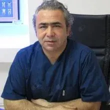 Dt. Mustafa Sabri Ceylan — Diş Hekimi, Samsun. Portre fotoğrafı.