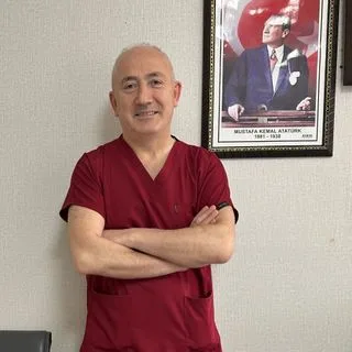 Uzm. Dr. Muzaffer Şengül — Kadın Hastalıkları Ve Doğum, Adana. Portre fotoğrafı.