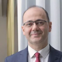 Prof. Dr. Hakan Teoman Yanar — Genel Cerrahi, Beşiktaş, İstanbul. Portre fotoğrafı.