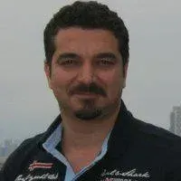 Uzm. Dr. Ömer Akay — Psikiyatri, Bakırköy, İstanbul. Portre fotoğrafı.
