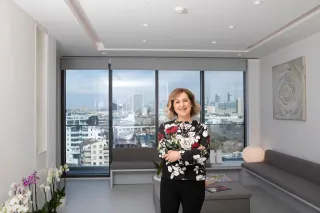 Prof. Dr. Yonca Aydın Akova profilinde yer alan galeri fotoğrafı.