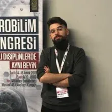Dkt. İsmail Erkam Kabak — Dil ve Konuşma Terapisi, İstanbul. Portre fotoğrafı.
