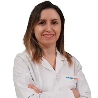 Doç. Dr. Nilüfer İlhan — Göz Hastalıkları, Muratpaşa, Antalya. Portre fotoğrafı.