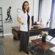 Doç. Dr. Akçay Övünç Karadaş — Nöroloji, Ankara. Portre fotoğrafı.