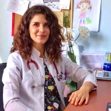 Uzm. Dr. Demet Deniz Doğanci — Çocuk Sağlığı Ve Hastalıkları, Küçükçekmece, İstanbul. Portre fotoğrafı.