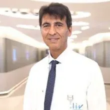 Uzm. Dr. Rıza Azeri — Fiziksel Tıp Ve Rehabilitasyon, Beşiktaş, İstanbul. Portre fotoğrafı.