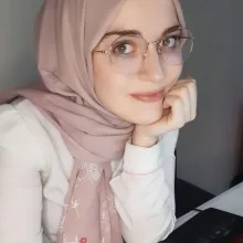 Dyt. Büşra Köse — Diyetisyen. Portre fotoğrafı.