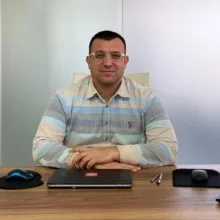 Uzm. Dr. Yalçın Tan — Kardiyoloji, İstanbul. Portre fotoğrafı.