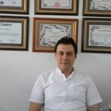 Dt. Abdülkadir Özyıldırım — Diş Hekimi, Eskişehir. Portre fotoğrafı.