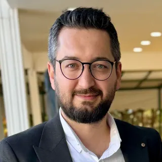 Doç. Dr. Mehmet Sevim profilinde yer alan galeri fotoğrafı.