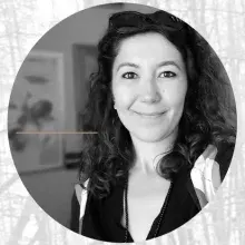 Uzm. Dr. Gizem Çetiner — Psikiyatri, İzmir. Portre fotoğrafı.