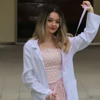 Dyt. Ravza Nur Aydın — Diyetisyen, Niğde. Portre fotoğrafı.