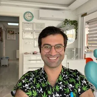 Dt. Yılmaz Kıran — Diş Hekimi, Ankara. Portre fotoğrafı.