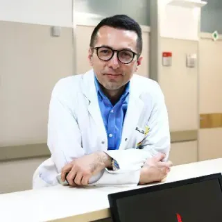 Doç. Dr. Şenol Kalyoncu profilinde yer alan galeri fotoğrafı.