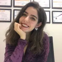 Dyt. İrem Erhan — Diyetisyen. Portre fotoğrafı.