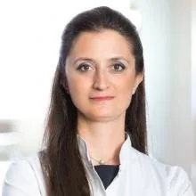 Op. Dr. Özlem Dülger — Kadın Hastalıkları Ve Doğum, Kadıköy, İstanbul. Portre fotoğrafı.