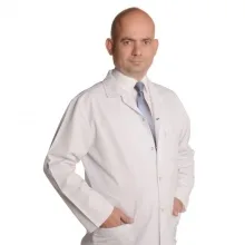 Op. Dr. Kadir Aksoy — Plastik Rekonstrüktif Ve Estetik Cerrahi, Bursa. Portre fotoğrafı.