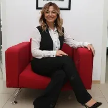Uzm. Fzt. Elif Özkaleli Vardar — Fizyoterapi Ve Rehabilitasyon, Ankara. Portre fotoğrafı.