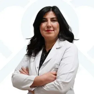 Uzm. Dr. Zeynep İlerisoy Yakut — Radyoloji, Ankara. Portre fotoğrafı.