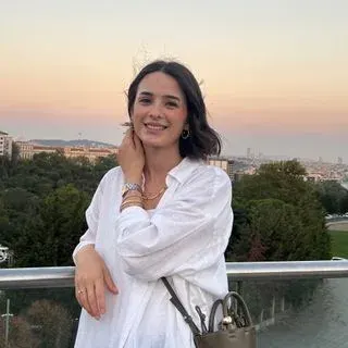 Dyt. Yasemin Erdoğan Ertaylan — Diyetisyen, İstanbul. Portre fotoğrafı.