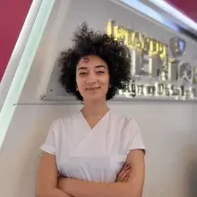 Uzm. Dt. Ş.Merve Erbek Şişci — Çocuk Diş Hekimliği (Pedodonti), İstanbul. Portre fotoğrafı.