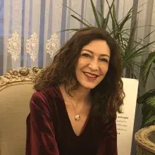 Op. Dr. Ayşe Barutçu — Plastik Rekonstrüktif Ve Estetik Cerrahi, Ankara. Portre fotoğrafı.