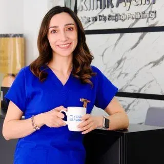 Uzm. Dt. Büşra Sanlı — Aydın. Portre fotoğrafı.