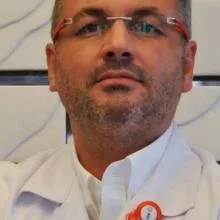Doç. Dr. İbrahim Arif Tarhan — Kalp Ve Damar Cerrahisi, Ataşehir, İstanbul. Portre fotoğrafı.