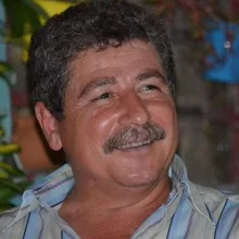 Dt. Tamer Öncül — Diş Hekimi. Portre fotoğrafı.
