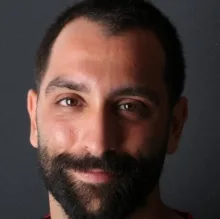 Dt. Murat Özkurt — Diş Hekimi, Adana. Portre fotoğrafı.