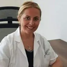 Uzm. Dr. Karin Bozkurt — Kadın Hastalıkları Ve Doğum, İstanbul. Portre fotoğrafı.