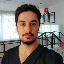 Fzt. Cihat Kayiş — Fizyoterapi Ve Rehabilitasyon. Portre fotoğrafı.