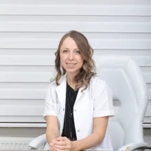 Op. Dr. Nihal Daneoğlu — Kadın Hastalıkları Ve Doğum, Karşıyaka, İzmir. Portre fotoğrafı.