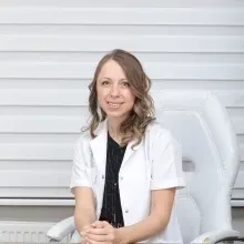 Op. Dr. Nihal Daneoğlu — Kadın Hastalıkları Ve Doğum, Karşıyaka, İzmir. Portre fotoğrafı.