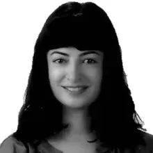 Uzm. Dr. Özge Yükselay — Psikiyatri, İstanbul. Portre fotoğrafı.