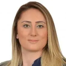 Uzm. Dr. Aslı Şentürk — Nöroloji, Şişli, İstanbul. Portre fotoğrafı.