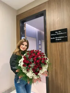 Op. Dr. Ulviyya Abdullayeva profilinde yer alan galeri fotoğrafı.