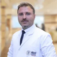 Op. Dr. Hasan Şahin — Plastik Rekonstrüktif Ve Estetik Cerrahi, İstanbul. Portre fotoğrafı.