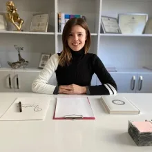Psk. Elif Simay Şahin — Psikoloji, Tekirdağ. Portre fotoğrafı.
