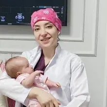 Op. Dr. Esra Ünal — Kadın Hastalıkları Ve Doğum, Antalya. Portre fotoğrafı.