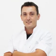 Uzm. Dr. Özgür Suyabatmaz — Fiziksel Tıp Ve Rehabilitasyon, Çukurova, Adana. Portre fotoğrafı.
