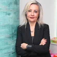 Doç. Dr. Zeynep Üstünyurt — Ankara. Portre fotoğrafı.