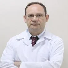 Uzm. Dr. Zafer Demirel — Radyoloji, Diyarbakır. Portre fotoğrafı.