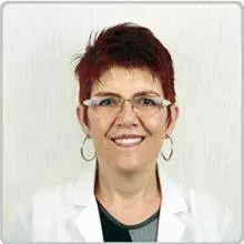 Op. Dr. Solmaz Atasoy — Göz Hastalıkları, Ankara. Portre fotoğrafı.