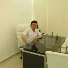 Dt. Hüseyin Sabri Öztoprak — Diş Hekimi, Antalya. Portre fotoğrafı.