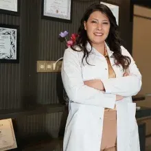 Dr. Dt. Eda Naifoğlu Yiğit — İstanbul. Portre fotoğrafı.